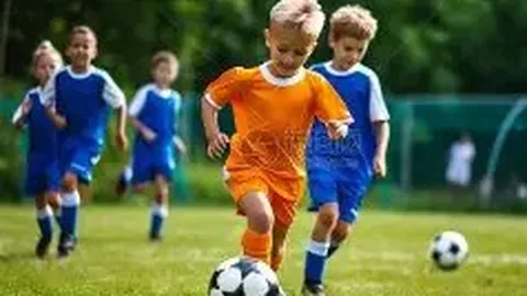 内马尔赛后受瞩目，对手球员抢拍合影